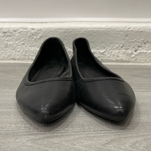 Frye Regina Ballet Flat Black Italian Leather Pointed Toe Tassel Back Size 6.5 - Picture 2 of 8